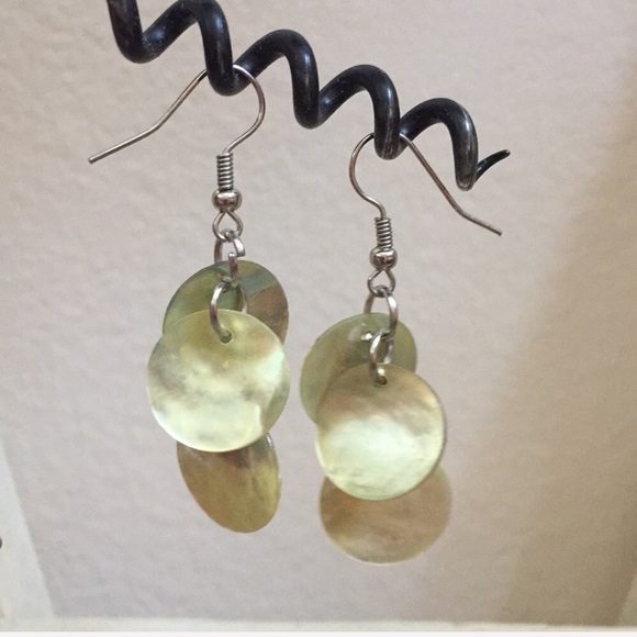 Jewelry - Pearlized shell earrings